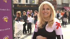 Pixie Lott - Giant Nectar Thank You Vending Machine 采访