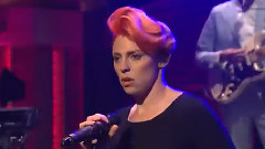 La Roux - Kiss Aand Not Tell